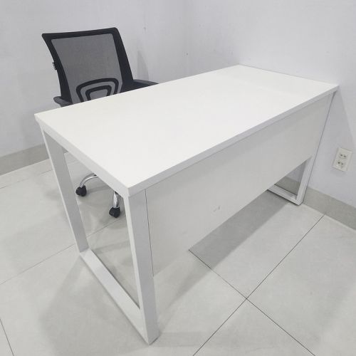 Bàn Làm Việc Chân Sắt BLVCS01