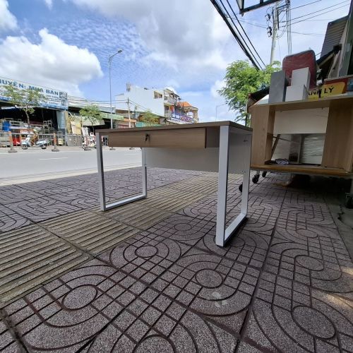 Bàn Làm Việc Chân Sắt BLVCS02.jpg
