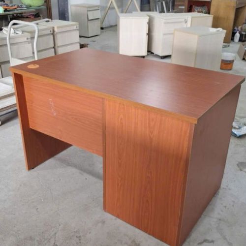 Bàn Làm Việc Gỗ BLVG14.jpg